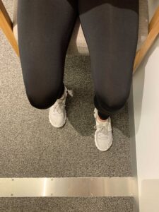 Photo of the correct position of legs and feet to perform a sit-to-stand exercise